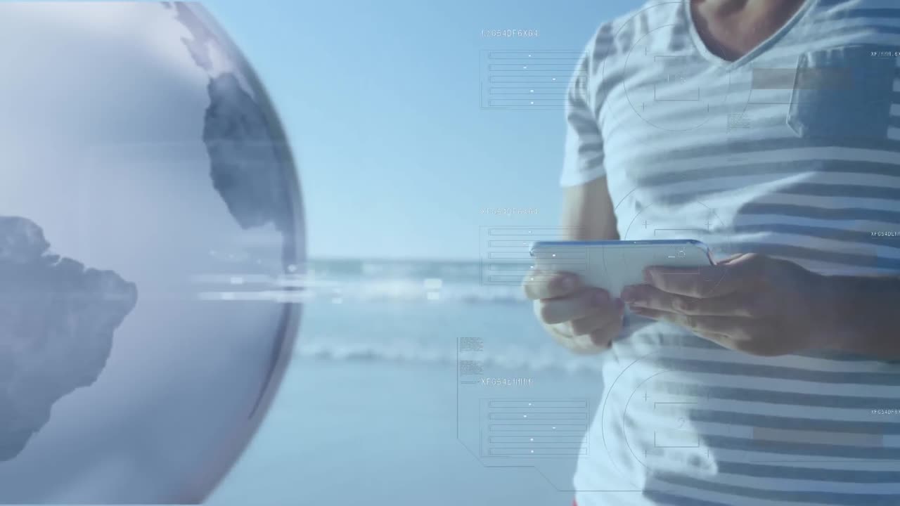 animación del procesamiento de datos y el globo sobre la mujer usando tableta