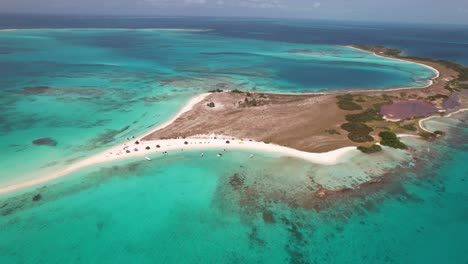 Stunning-Cinematic-Aerial-Panoramic-View-Of-Cayo-De-Agua-Los-Roques,-Venezuela