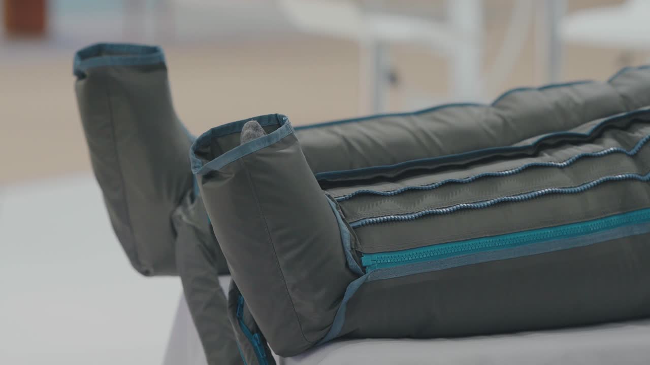 primer plano de una prenda para las piernas de presoterapia, tratamiento médico