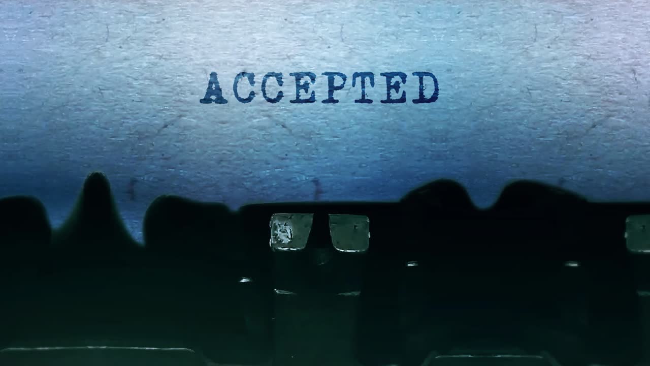 기계로 쓴 단어 "accepted"