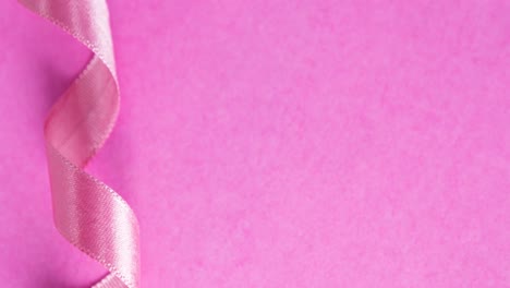 animación de una cinta rosa en espiral sobre un fondo rosa