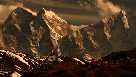 Trekker-walking-towards-mountains