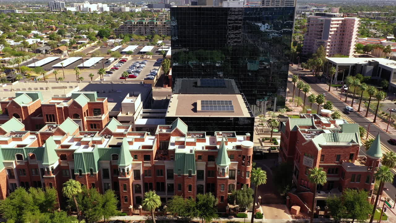 애리조나 주 피닉스의 중앙 및 아리스 건물에 있는 샤토