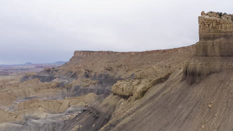 Aerial-bird-eye-view-of-rock-mountain-at-Utah-dessert,-United-Staes