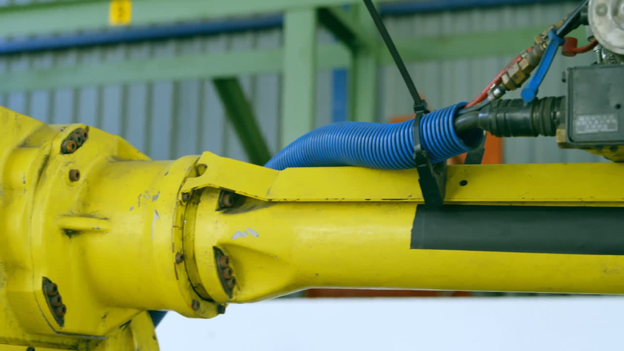 창고 4k에 있는 현대 로 ⁇  기계