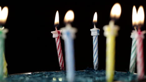 rotación de las velas sobre fondo negro