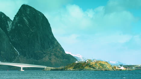 Closer-view-looking-towards-Hamnoy,-Lofoten