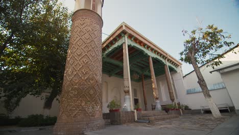 Samarcanda-Acogedora-Mezquita-En-El-Casco-Antiguo-Con-Torre-Minarete-Uzbekistán-5-De-10