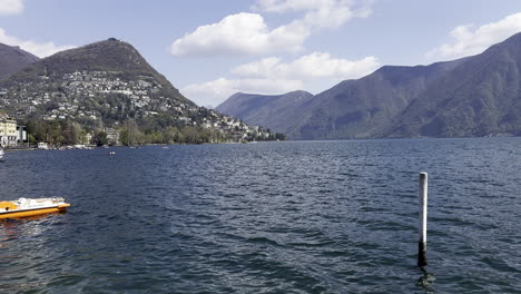 la atmósfera de la orilla del lago