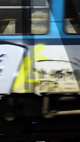 tren en movimiento rápido