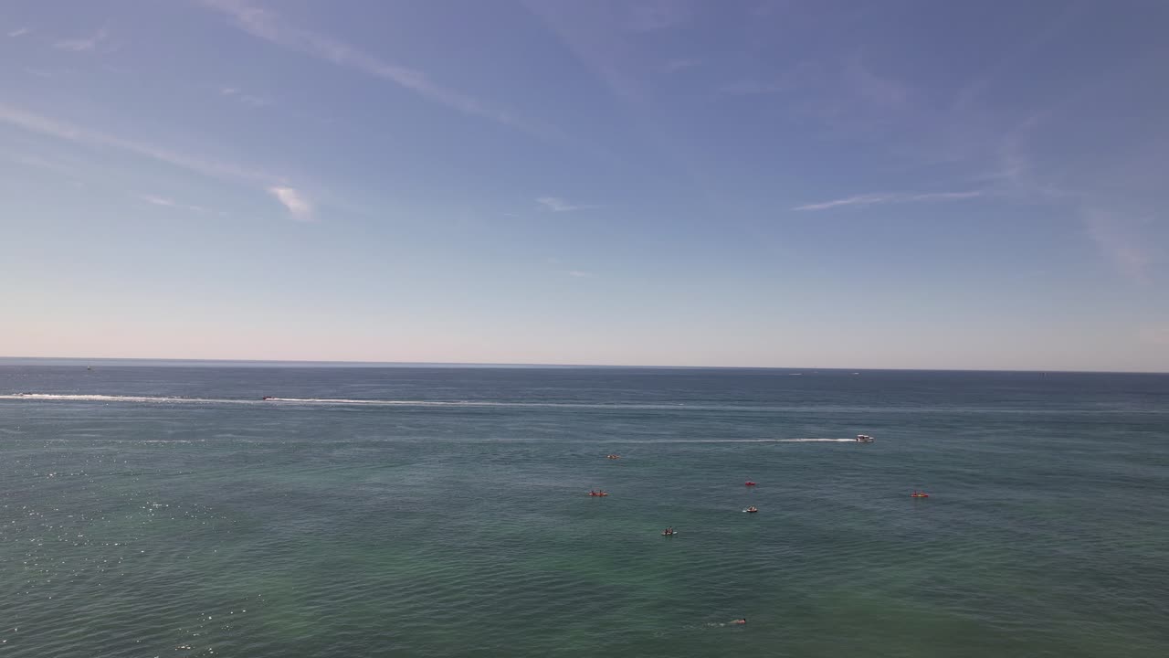 해변 휴양을 위한 인기 있는 목적지의 개념 지중해 연안의 항공 사진