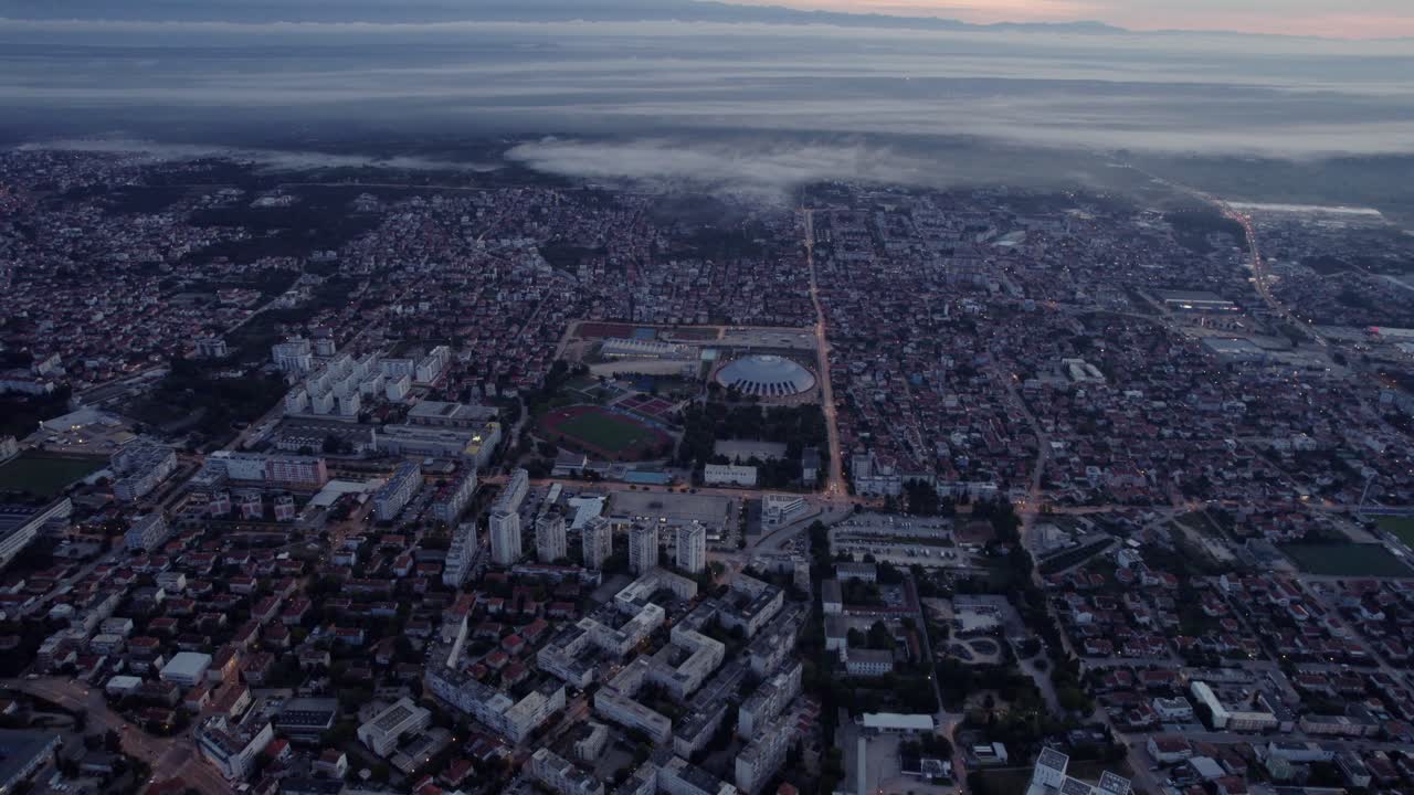 Porto histórico em Zadar ao amanhecer.