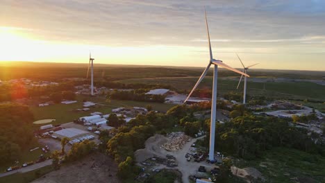 luftaufnahme von windmühlen, die auf rhode island strom erzeugen