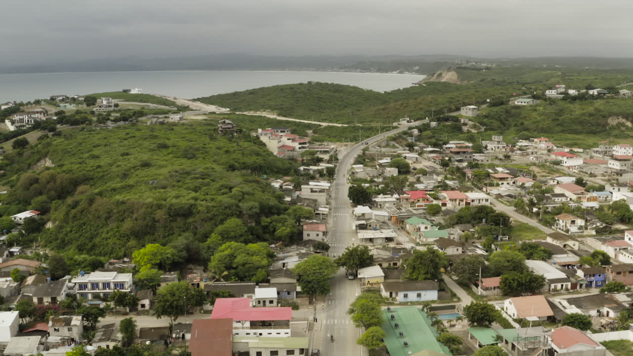 tomada panorámica del avión no tripulado de ayangue, ecuador
