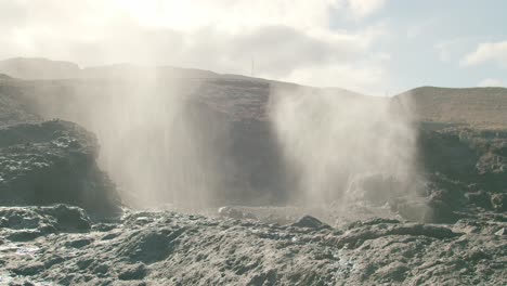 Meeresgeysir-Bläst-Tagsüber-Meerwasser