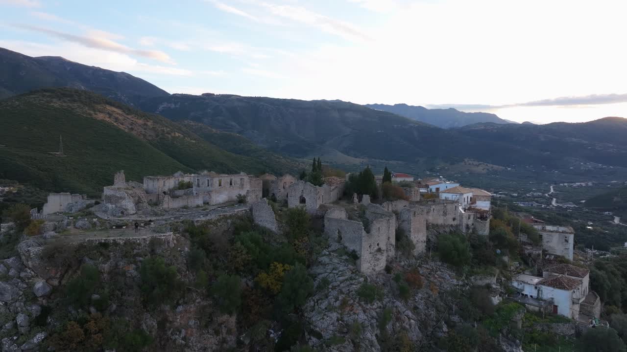 Himare in Albania: Alba al Castello di Himara sul Mar Mediterraneo