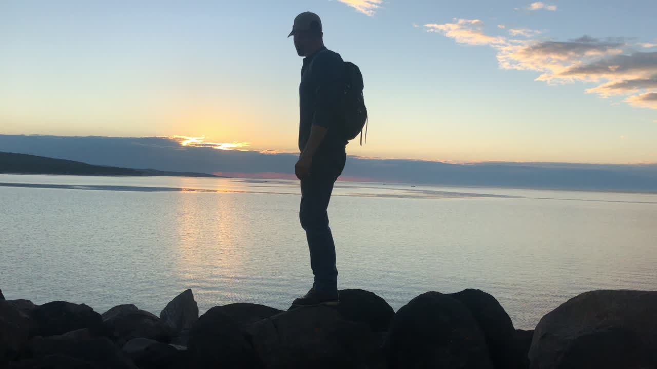 지구의 시는 결코 죽지 않습니다.