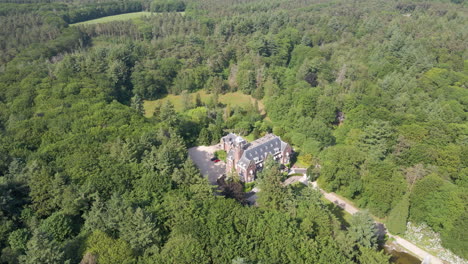 Aerial-reveal-of-beautiful-mansion-with-a-spewing-water-fountain-in-the-foreground