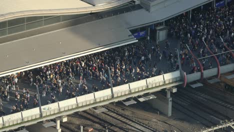 large crowd at melbourne train station platform