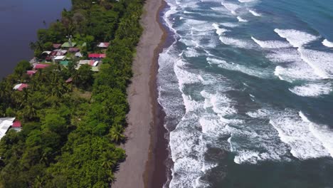 vista aérea de drones: los canales de tortuguero en costa rica