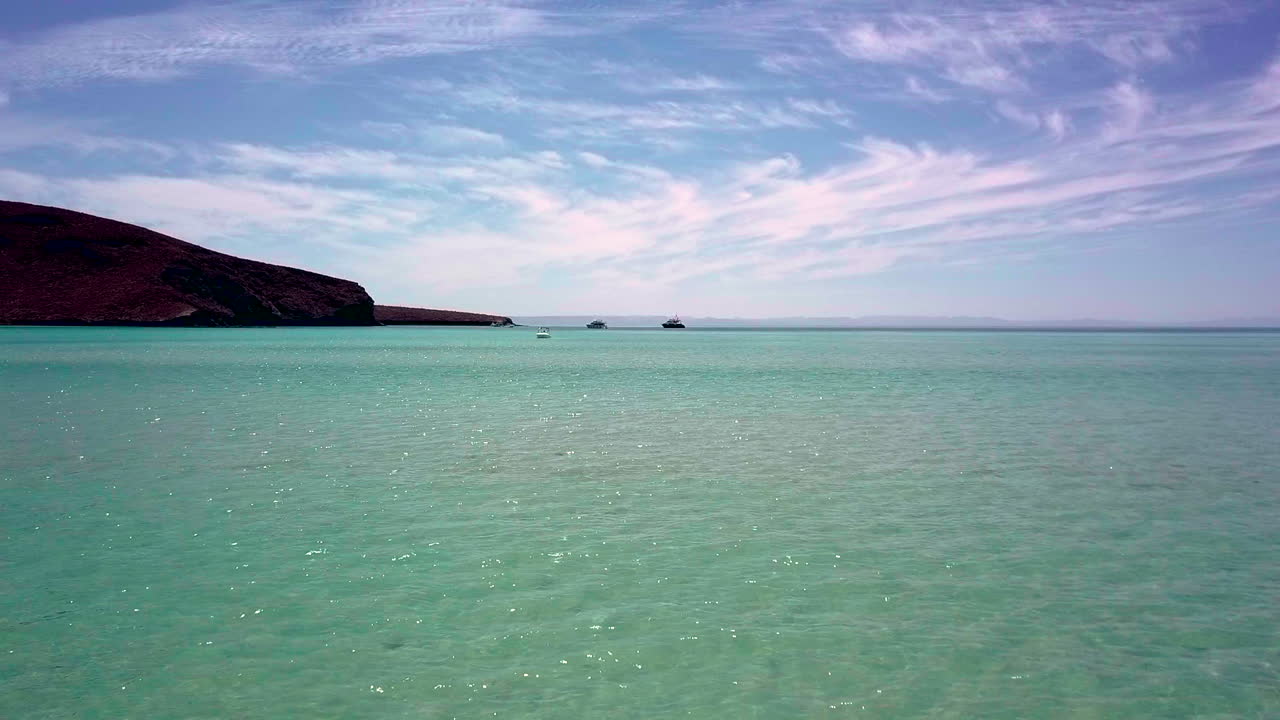 베이, 바하 캘리포니아 수르, 멕시코에 정박한 요트와 발란드라 해변의 파노라마 공중 샷