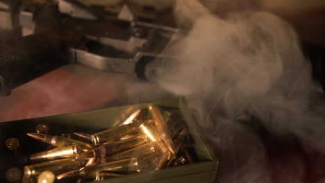ar-15와 탄약 상자