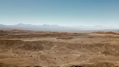 las imágenes de drones capturan la impresionante belleza de un valle en el desierto de atacama que tiene un sorprendente parecido con el paisaje lunar.