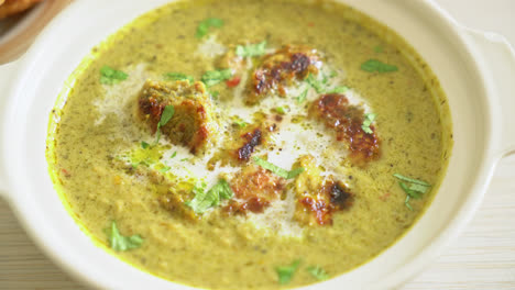 afghani chicken in green masala curry or hariyali tikka chicken hara masala with roti or naan bread - indian food style