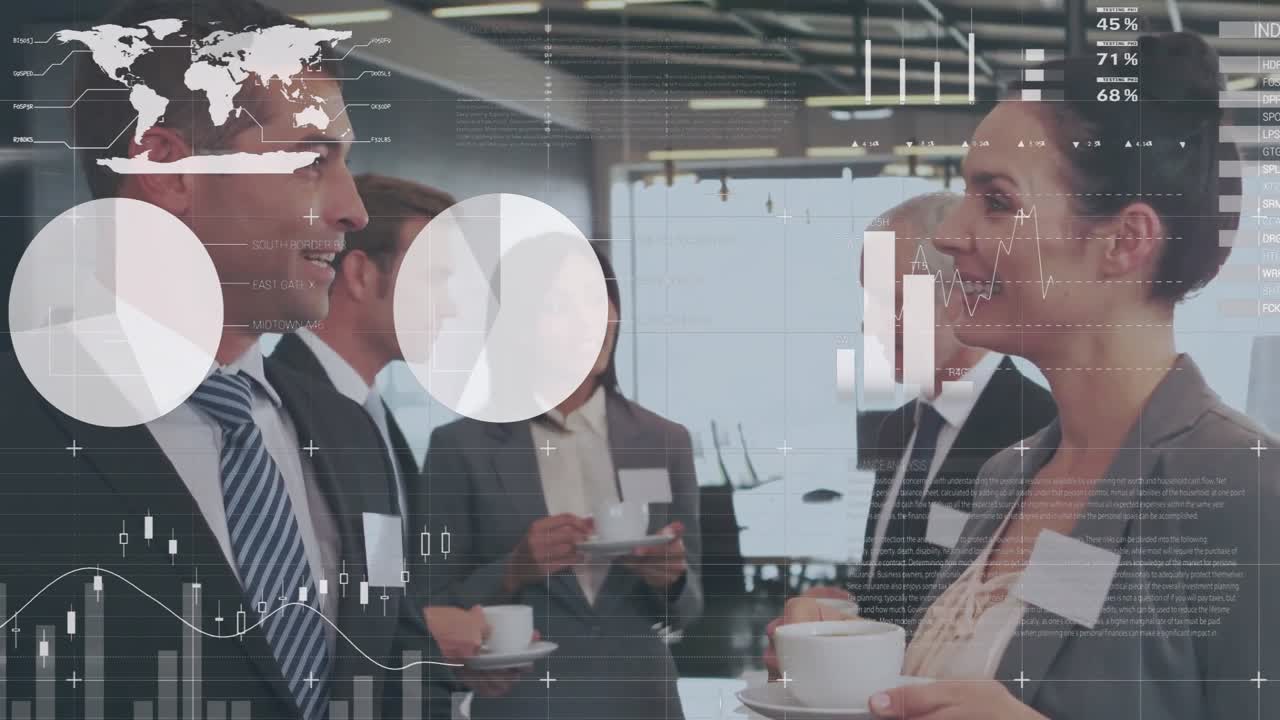 Forretningsdataanalyse over professionelle, der netværker og drikker kaffe på kontoret.