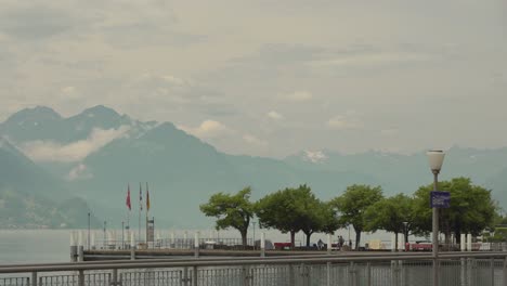 Blick-Auf-Die-Malerische-Natur-Am-Bahnhof-Brienz,-Bern