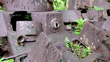 Tanques-Japoneses-De-La-Segunda-Guerra-Mundial-En-La-Ciudad-De-Kolonia,-Pohnpei,-Micronesia