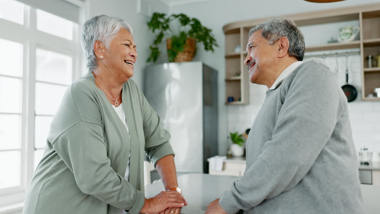 Pareja mayor, conversación