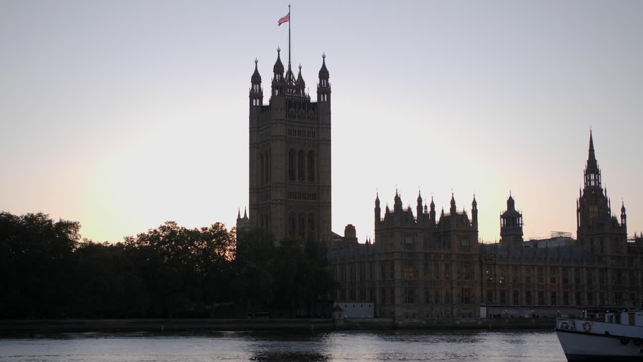 웨스트민스터 뒤의 아름다운 일몰, 런던 국회의사당