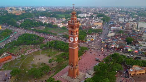 Husainabad-Uhrturm-Und-Bada-Imambara-Indien-Architekturansicht-Von-Der-Drohne