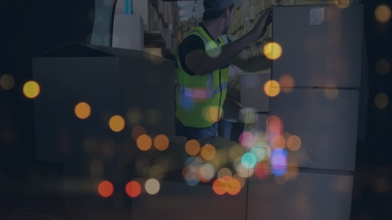 animación de la carretera por la noche sobre el hombre caucásico repartidor coche de embalaje