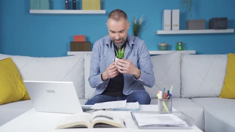 Problema-Para-Concentrarse-En-El-Trabajo.-Trabajador-De-Oficina-En-Casa-Con-Falta-De-Motivación.