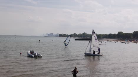 Boats-in-Lake-Michigan-located-in-Evanston,-Illinois