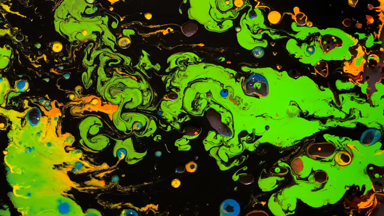Inchiostro acquerello multicolore in acqua oleosa. Salvaschermo di tendenza.