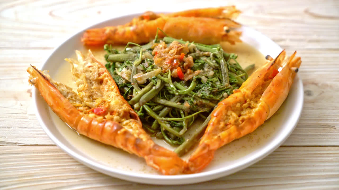 Stir-fried water mimosa with river prawns