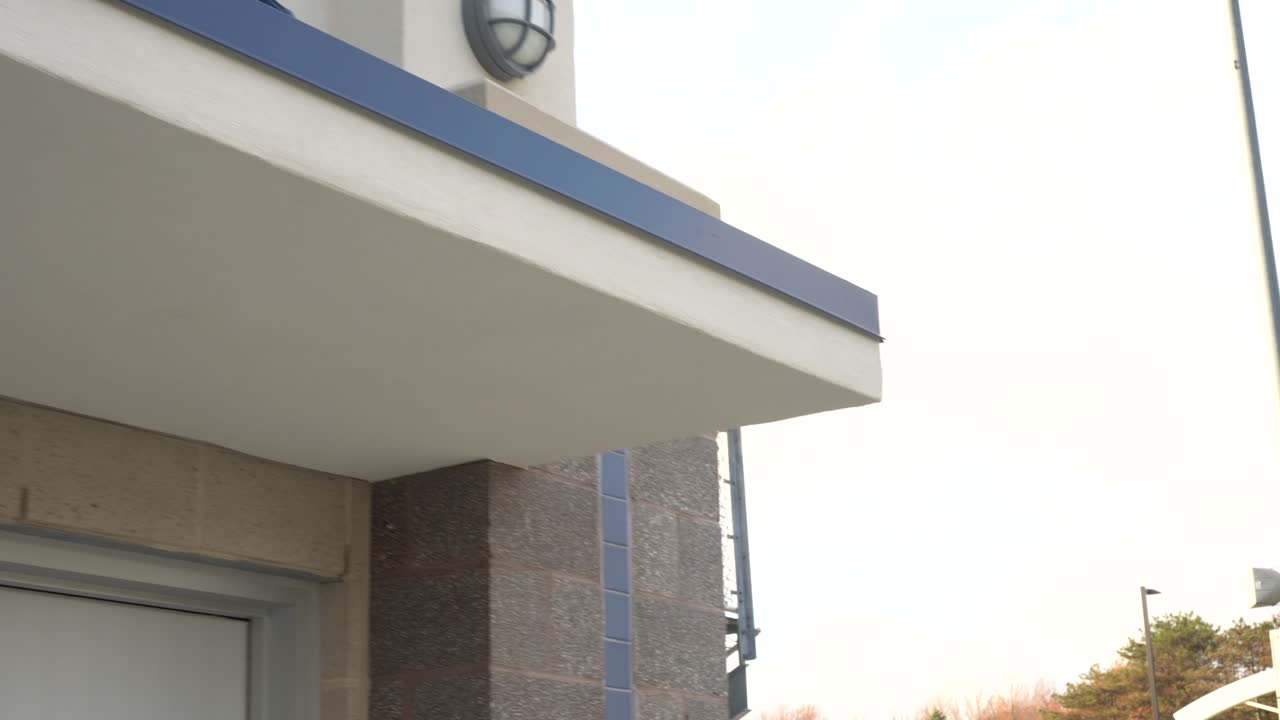 avance mostrando puesto de concesiones en el estadio de fútbol