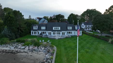 Luxuriöse-Villa-Mit-Blick-Auf-Den-Sandstrand