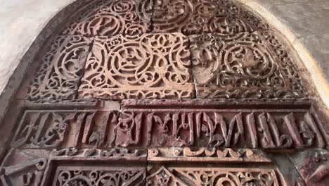The various palaces inside the Red Fort and their craftsmanship