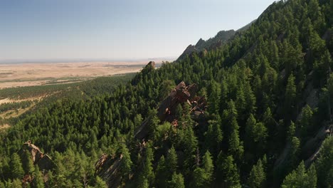 Aerial-footage-approaching-the-Royal-Arch-rock-formation-located-in-the-flat-Irons-in-Boulder,-Colorado