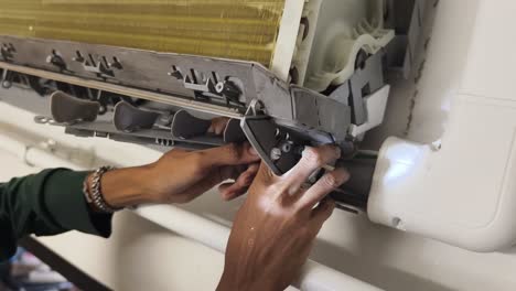 reparación del aire acondicionado en curso