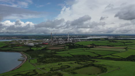 millford haven, refinería de pembroke desde el aire.