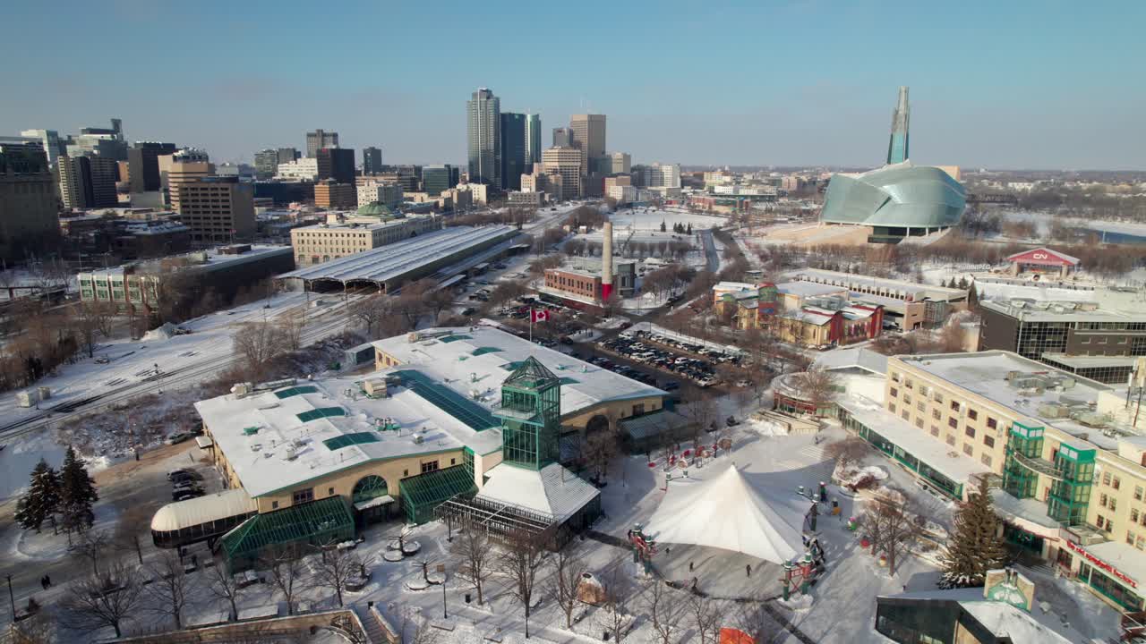 겨울의 포크스 마켓과 스케이트링크, 위니, mb, 4k 항공 영상