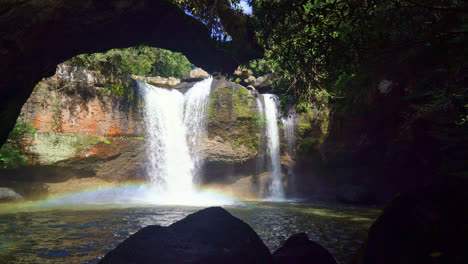 hermosa cascada haew suwat en el parque nacional khao yai en tailandia