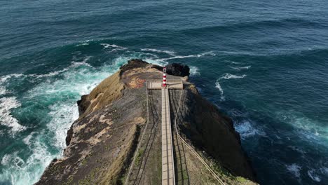Fenais-da-Ajuda-lighthouse-on-dramatic-promontory,-Azores