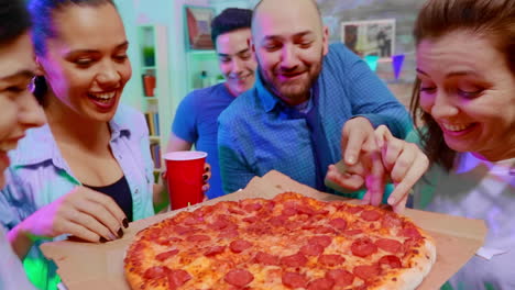 follow shot of girl arriving at the party with delicious pizza