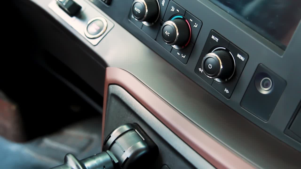 controles del tablero de instrumentos del camión